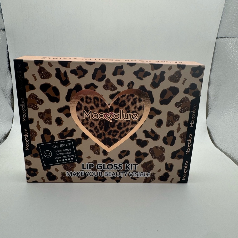 Mocollure Lip Gloss Kit with Leopard Print